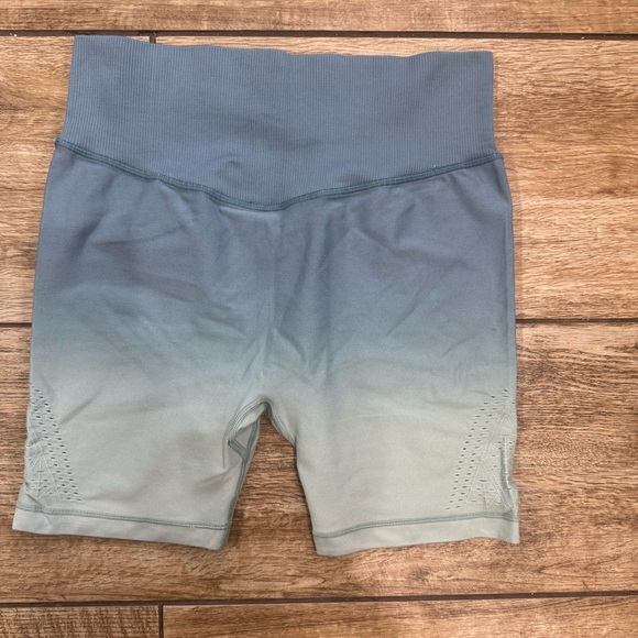 PINK Victoria's Secret Sport Pink Ombre Shorts Size Medium Pink Active SEAMLESS - Picture 5 of 13